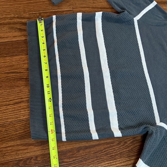 Banana Republic Sweater - Picture 5 of 8